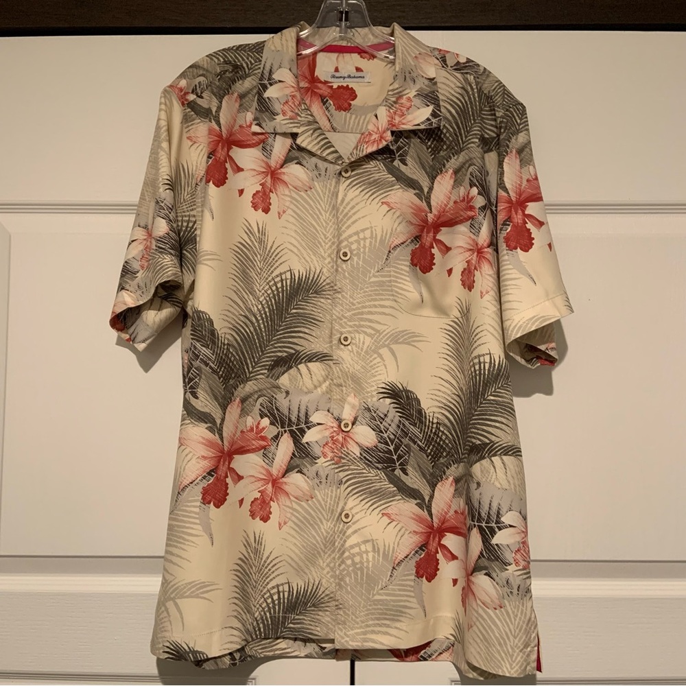 Tommy Bahama Tropical camp shirt (Island Zone) shirt sleeve.  Size MED silk/poly